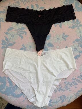 NEW! 2 pc XL lot La Vie En Rose Black Thong Victoria Secret White Seamless Panty